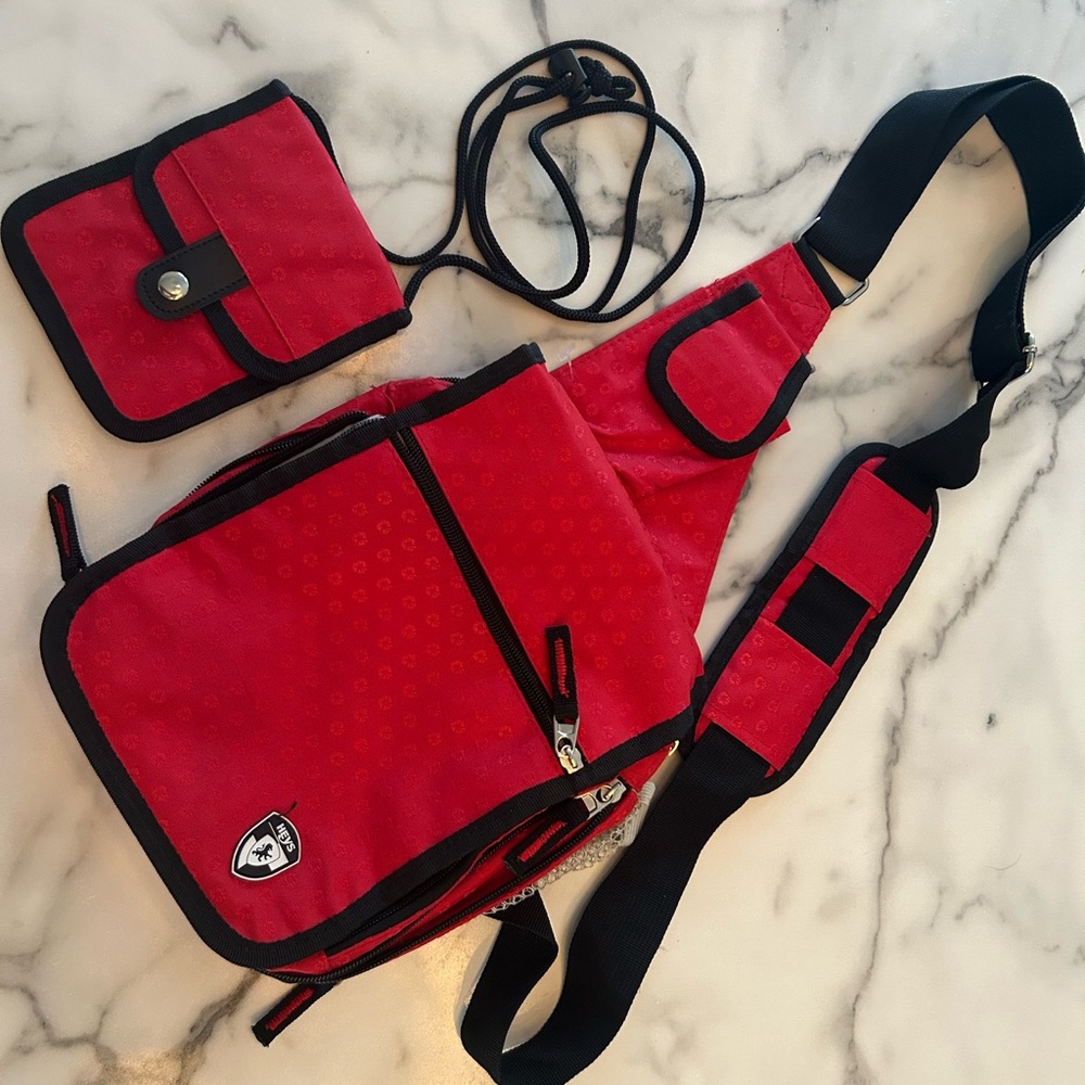 Heys Stylish Red Messenger Bag with Adjustable‎ Strap
